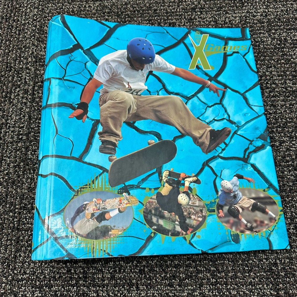 Vintage XGames CURVEBACK BINDER 1999 Whit Metal Ring